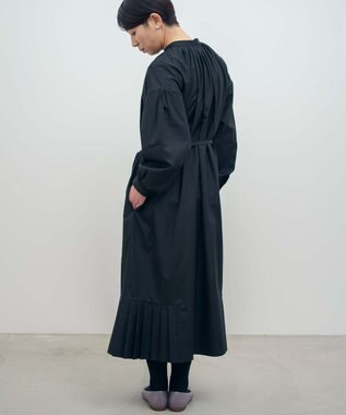 muuc 〈オーガニックコットン〉〈コットンブロード生地〉〈カラーにより異なる生地〉〈通年着られる〉コットン裾プリ ーツ 前開き ワンピース ブラック