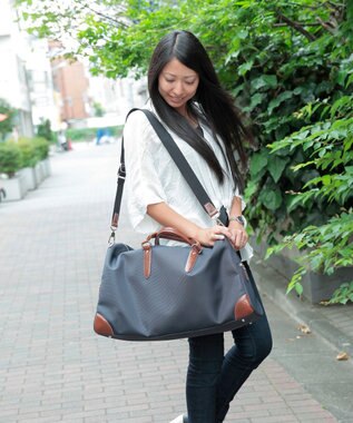 UNBILLION 【テレビ ドラマ着用アイテム】Otias 1681デニール×白化合皮ボストンL ネイビー