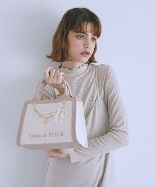 Maison de FLEUR チャーム付きスクエア2Wayバッグ