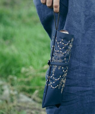 AND WOOL 〈UVカット率99%以上・一級遮光生地・晴雨兼用〉イラカ刺繍の日傘 （折りたたみ傘タイプ） ネイビー