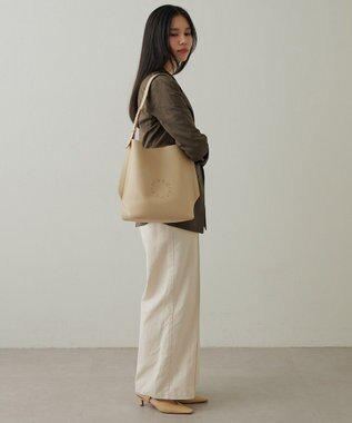 IACUCCI ルオータ ワンハンドルトート ALCE ライトベージュ