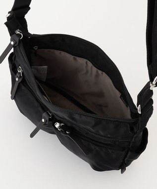 Y'SACCS トリプルポケットベーシックショルダー ブラック