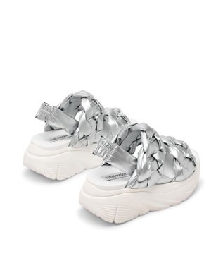 STEVE MADDEN HORIZON 5 編み込みスポーツサンダル シルバー
