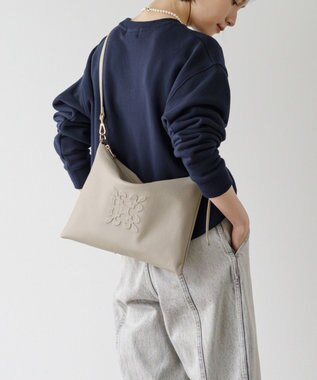 russet エンボスモノグラム ソフトレザーショルダーバッグ(CE-1547)