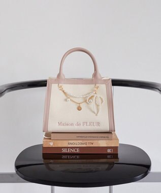 Maison de FLEUR チャーム付きスクエア2Wayバッグ Pink