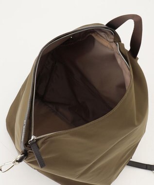 LA BAGAGERIE トライアングルリュックサック カーキ