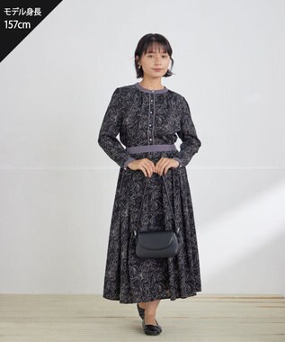 Tiaclasse L 【安田美沙子さん着用・新色/XSサイズ追加・洗える】フラワープリント配色ワンピース ブラック×チャコールグレー