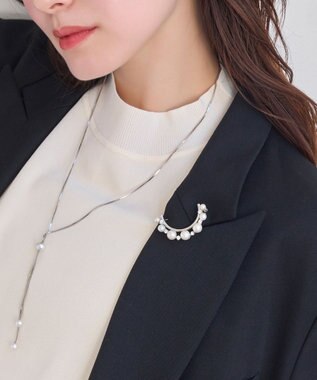 Phoebe フォーマルパールビジューハーフブローチ　シルバー シルバー