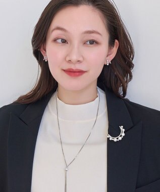 Phoebe フォーマルパールビジューハーフブローチ　シルバー シルバー