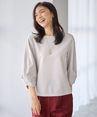 コンフォータブル袖タックブラウス