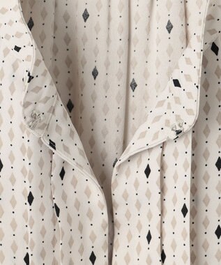 23区 S 【洗える】バックサテンアムンゼン レユールダイヤプリント ブラウス ベージュ系