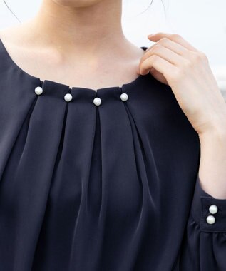 Tiaclasse L 【洗える】大人上品なタックパールブラウス ネイビー