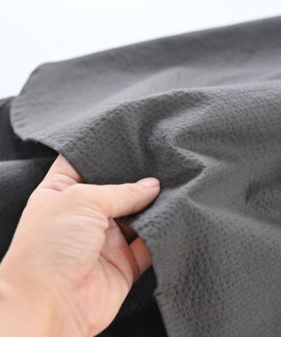 muuc 〈心地よいコットン・シアサッカー生地〉筆記帳刺繍ノーカラー左肩開きブラウス グレー