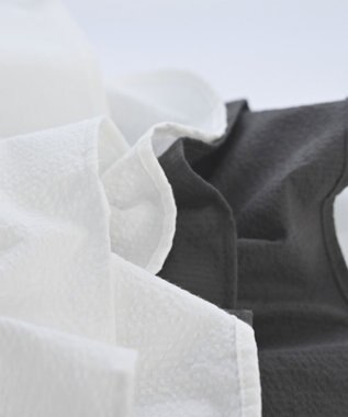 muuc 〈心地よいコットン・シアサッカー生地〉筆記帳刺繍ノーカラー左肩開きブラウス グレー