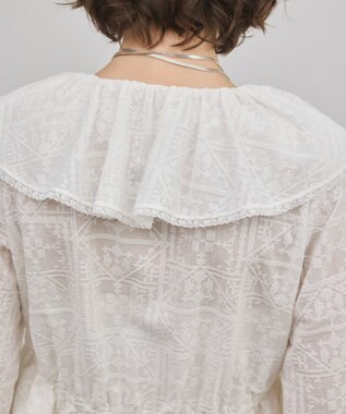 GRACE CONTINENTAL エンブロイダリーフリルブラウス ホワイト