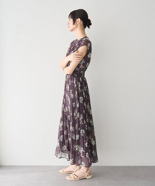 YECCA VECCA フラワー柄フリルプリーツワンピース Brown