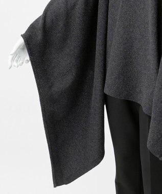23区 【R(アール)】マイクロンメリノウール ニットケープ チャコールグレー系