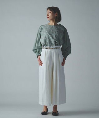 muuc 〈心地よいコットン・シアサッカー生地〉筆記帳刺繍ベルトデザイン切り替え 後ろゴム有り フレアーパンツ ホワイト