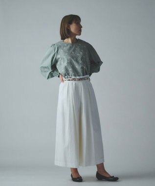 muuc 〈心地よいコットン・シアサッカー生地〉筆記帳刺繍ベルトデザイン切り替え 後ろゴム有り フレアーパンツ ホワイト