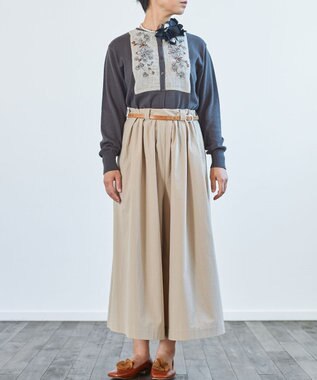 muuc 〈細番手の高級綿糸コットンコーマ糸〉〈洗練された繊維だけを残した滑らかな肌触り〉スミレ押し花刺繍のカーディガン グレー