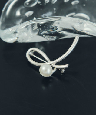 YECCA VECCA ニュアンスラインパールブローチ