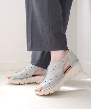 Pointer 本革 超軽量厚底パンチングサンダル