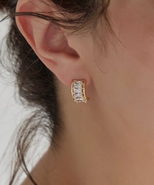 Tiaclasse 【金属アレルギー対応】　クリスタルピアス ゴールド