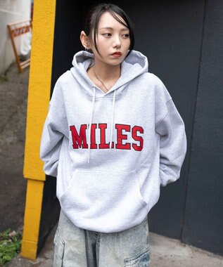 WEGO 【ユニセックス着用ITEM/SMLサイズ展開】グラフィックロゴプルパーカー アッシュグレー