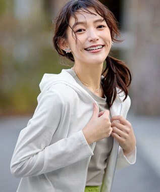 Tiaclasse L 【UVケア・接触冷感】“やみつき”ショートパーカー オフホワイト