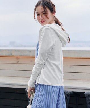 Tiaclasse L 【UVケア・接触冷感】“やみつき”ショートパーカー オフホワイト