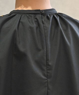 muuc 〈遠州織物の工場で織られた上質なコットン生地〉イラカ刺繍切り替え ボリューム袖 プルオーバーブラウス ブラック