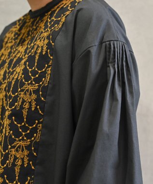 muuc 〈遠州織物の工場で織られた上質なコットン生地〉イラカ刺繍切り替え ボリューム袖 プルオーバーブラウス ブラック