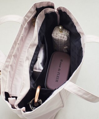 Maison de FLEUR リボンチャーム付きマルチポケットトートバッグ Grayish Pink