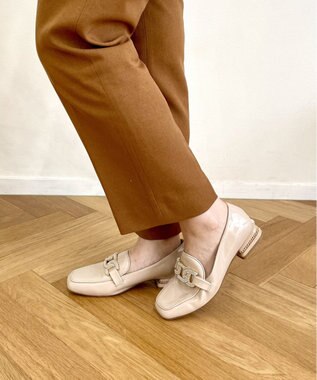 Bridget Birkin 【Bridget Birkin】パールヒールビジューバックルローファー ベージュエナメル