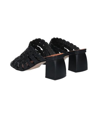 INTER-CHAUSSURES 【ANGEL ALARCON】チャンキーヒールラフィアサンダル ブラック雑材