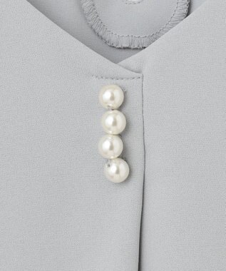 ANY SIS L 【洗える】パール調Ｖネック ブラウス ライトブルー