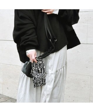 UNBILLION cachecache バンジーコードナイロンスマホショルダー レオブラック