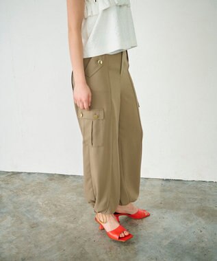 GRACE CONTINENTAL バックサテンカーゴパンツ カーキ