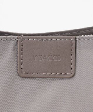 Y'SACCS スクエアすっきりトート Sサイズ グレージュ