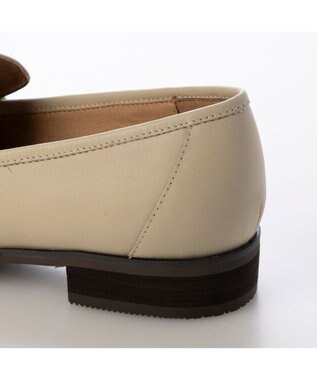 ing <ing>チェーンモチーフローファー アイボリーコンビ