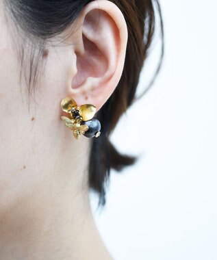 monshiro 【セレモニーにも/コットンパール/スワロフスキー】シュウカイドウニハチプチ ピアス（ブラック) ブラック