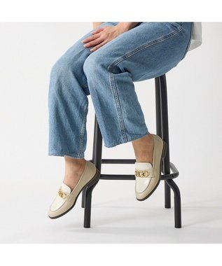 ing <ing>チェーンモチーフローファー アイボリーコンビ