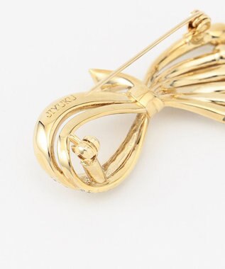 自由区 ハーフリボンブローチ ゴールド系