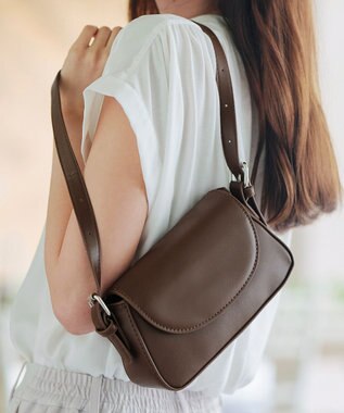 Tiaclasse 【安田美沙子さん着用・2TYPE肩紐/ショルダー&斜め掛け】フラップミニバッグ モカ(プレーン）