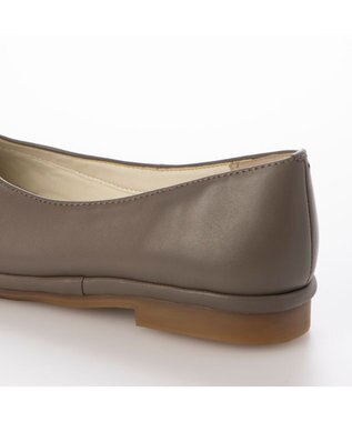 ing <ing>【サスティナブルシリーズ】Vカットフラットパンプス オーク