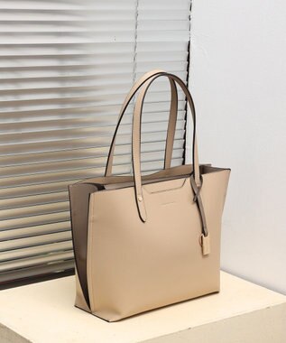 style code 【MERCURYDUO/マーキュリーデュオ】両アオリポケット サイド配色A4トートバッグ　 キーチャーム付 ベージュ
