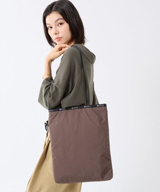 LeSportsac VERTICAL CITY TOTE/アップタウンダークチョコ/ブラック