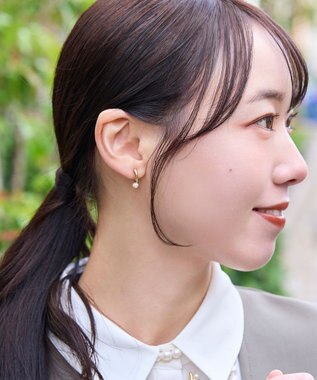 Phoebe <オンワード限定セット>痛くないシリーズ/金属アレルギー対応ソロパールフープライトフィットイヤリング×フォーマルパールビジューハーフブローチ ホワイト