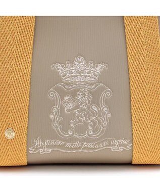 A.D.M.J. 【魔法の様に軽い】マジックライト/イタリアンファブリックステッチ刺しゅうデイリートートM トープ