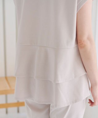 Tiaclasse 【UVカット・吸水速乾】 “きれい見え” バックペプラムトップス グレージュ